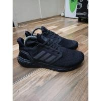 ราคา รองเท้าผ้าใบวิ่ง Adidas Ultraboost สีดํา ไซส์ 42 (26724781663)