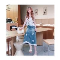 ราคา กระโปรงยีนส์ยาว ปักโบว์สีขาว แต่งระบายชายผ้าลูกไม้น่ารักมากๆ (เฉพาะกระโปรง ไม่มีเสื้อนะคะ) (27218960623)