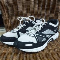 ราคา รองเท้าผ้าใบใส่วิ่ง ยี่ห้อReebok (42257612929)