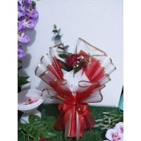 ราคา ช่อดอกไม้วาเลนไทน์ กุหลาบกำมะหยี่สีแดงช่อสีแดงขอบทอง (25561283157)