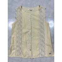 ราคา เสื้อแขนกุดลายลูกไม้ cc oo แท้ มือสอง อก 34 (18208624748)