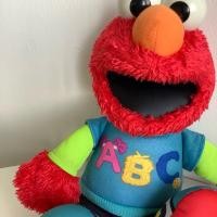 ราคา ตุ๊กตามีเสียง งานเคื่องตุ๊กตาเอลโม่ Sesame Street Talking ABC Elmo (USED) ป้ายติดตัวชัด ตามีร่องรอยอยู่บ้างค่ะ (28624680405)