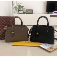 ราคา กระเป๋ากล่องลายนูน Lv Montaigne Mahina (9222211319)