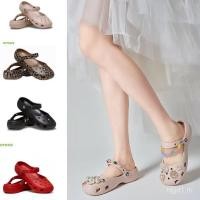 ราคา CROCS รองเท้าบัลเล่ต์คลาสสิกสำหรับผู้หญิง ออกแบบหุ้มส้น มาพร้อมความสะดวกสบายในสไตล์รองเท้าแตะแบบแบน (43279901012)