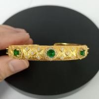 ราคา กำไลข้อมือประดับพลอยเขียวส่องฝังพลอยเพทายขาวแนววินเทจงดงาม (43218506028)