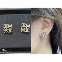 ราคา ของแท้ CHANEL ต่างหูสตั๊ดเงิน 24B 4 ชิ้นโลโก้ CC Splice Square Earrings (48709884477)