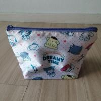 ราคา กระเป๋าใส่เครื่องสำอางค์​ sanrio​ ของแท้100% สีขาว​ ม่วง​ เป็นซิป​ มีตำหนิจากการใช้งานประมาณในรูป​ 21x14cm. (40822917996)