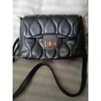 ราคา (มือสองพร้อมส่ง) DAJID JONES PARIS กระเป๋าสะพายไหล่ สภาพ 100% ยังไม่ได้ใช้งาน (41008127364)