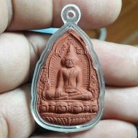 ราคา **พระผงแดง หลวงพ่อโต วัดหลักสี่ราษฎร์สโมสร จ.สมุทรสาคร**รุ่นหลัง **พระสยามเทวาธิราช** สภาพสวยงาม (48653856132)