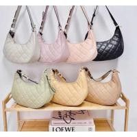 ราคา กระเป๋าหนังสะพายข้าง ทรงโค้ง (21386775858)