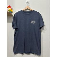 ราคา เสื้อยืดคอกลมมือสอง แท้ Quiksilver สภาพดี(บอกสภาพเสื้อตามจริง) (26802064948)