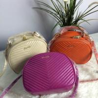 ราคา charles and keith HATBOX HANDBAG (90876232)