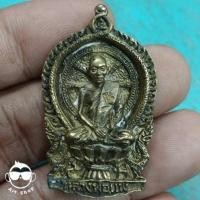 ราคา เหรียญหล่อนั่งพานเนื้อทองทิพย์ หลวงพ่อแพ วัดพิกุลทอง จ.สิงห์บุรี พ.ศ.2537 รุ่น เสาร์ห้า (21848084109)