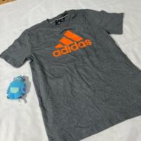ราคา เสื้อยืด adidas สีเทา โลโก้ส้ม (55256237224)