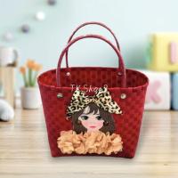 ราคา [ส่งฟรี]กระเป๋าสานพลาสติกทำด้วยมือลายการ์ตูนสวยๆ ขนาด 12 x 21 x 22 ซม. (13521519208)