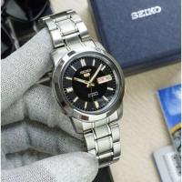 ราคา SEIKO 5 Automatic รุ่น SNKK17K1 นาฬิกาข้อมือผู้ชาย หน้าปัดดำทอง สายแสตนเลส -ของแท้ 100% ประกันสินค้า 1 ปี (11383159373)