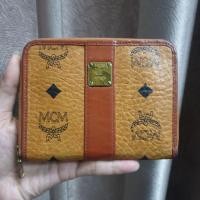 ราคา กระเป๋าสตางค์ MCM ใบสั้น ซิปรอบ ของแท้ มือสอง สภาพใช้งาน (3744659313)