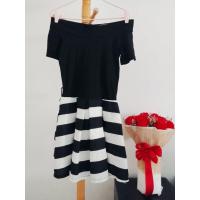 ราคา เดรสทูโทนปาดไหล่ขาวดำ (52356608111)