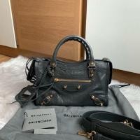 ราคา Used once‼️ Balenciaga mini classic city ปี19 สภาพงามมาก ยังเหมือนใหม่ ใช้งาน 1 ครั้งค่ะ มุมไม่ถลอก ภายในสะอาด (5705996596)