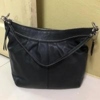 ราคา ของแท้ 100% กระเป๋า Coach สะพายลายหนังแท้สีดำมือสอง (4927848343)