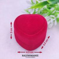 ราคา BX006 กล่องกำมะหยี่ใส่แหวน รูปหัวใจ สีแดงด้านในบุด้วยผ้าสีขาว (19288924518)