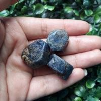 ราคา N690 ไพลิน หรือบลูแซฟไฟร์ (Blue Sapphire) พลอยก้อน พลอยดิบ พลอยแท้ (1254298480)