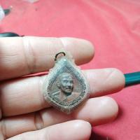 ราคา เหรียญหล่อหลวงพ่อทวีศักดิ์(เสือดำ)หลังหลวงปู่ศุขพร้อมเลี่ยมเก่า (42254169938)