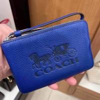 ราคา พร้อมส่ง แท้ % New Coach คล้องมือ 1 ซิป S CORNER ZIP WRISTLET WITH HORSE AND CARRIAGE (COACH C7420) SILVER/SPORT BLUE (15849064542)