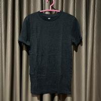 ราคา H&M เสื้อยืด แขนสั้น คอกลม ผู้ชาย สีเทาเข้มดำ ไซส์ xs (อก34”)มือสอง สภาพ 95% (23046287031)