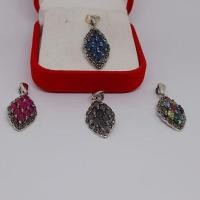 ราคา จี้เงิน มาคีจิ๋ว ล้อมพลอยนพเก้า พร้อมส่ง (28381938478)