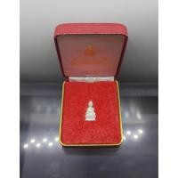 ราคา พระกริ่งจีน ต้าเยิ่นถะ ญสส รุ่นแรก เนื้อเงิน พิมพ์เล็ก วัดบวรนิเวศวิหาร ปี2536 พร้อมกล่องเดิม (54708084756)