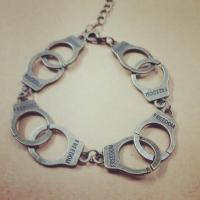 ราคา สร้อยข้อมือกุญแจมือสีทองเหลือง (5208314)