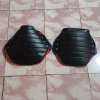 ราคา MERAH HONDA C70 C50 ฝาครอบที่นั่งหนังสีดําสีแดง STRIPED MOTIF ขายปลีก (57560911516)