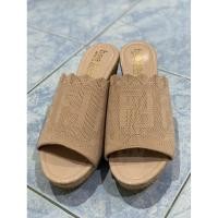 ราคา รองเท้าส้นเตารีด สีครีมน้ำตาล ผ้านิ่มมือหนึ่ง (6879311873)