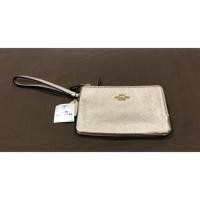 ราคา กระเป๋าคล้องมือสองซิป COACH DOUBLE CORNER ZIP WRISTLET (6204457982)
