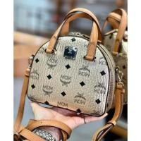 ราคา MCM Half moon งานแท้ 100% ใหม่ มือ 1 ป้ายห้อย ราคาพิเศษ limited (16903886932)