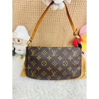 ราคา LV Pochette ปี 02 มือสองแท้ % (28800433608)
