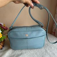ราคา Elegance Paris แท้ ครอสบอดี้ หนังแท้สภาพดีสวยซับในสะอาดร่องรอยใช้งานมือสองทั่วไป สายยาวเดิม ขนาด 8.5x3x6 นิ้ว 550 บาท (27180007995)