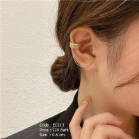 ราคา ต่างหูหนีบสีทองฝังเพชร ห้อยโซ่ - EC213 (14715905499)
