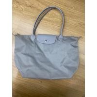 ราคา กระเป๋าสะพาย longchamp หูยาวไซส์ M สีเทาอ่อน ซิปรูดแบบดี มือสอง สภาพดี (20891345117)