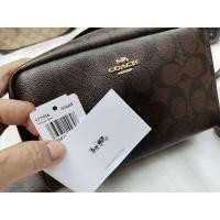 ราคา กระเป๋าเครื่องสำอางค์ coach แท้ (3664765180)