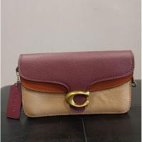 ราคา Coachกระเป๋าทรงครอสบอดี้หนังแท้3สีอะไหล่ทองเหลือง ปั๊มทุกจุดมีร่องรอยการใช้งานบ้างมือ2 ขนาด7" (28582678268)