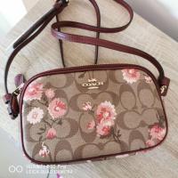 ราคา Coach​ CROSSBODY POUCH IN SIGNATURE CANVAS WITH PRAIRIE DAISY CLUSTER PRINT (2866516433)