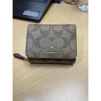 ราคา พร้อมส่ง ของแท้ Coach กระเป๋าสตางค์เล็ก 3 พับ (8310579210)