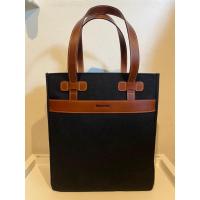 ราคา กระเป๋าถือ สะพายข้างยี่ห้อ Memento tote camera bag สีดำ size M มือสอง สภาพดีมาก (20181077252)