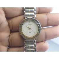 ราคา นาฬิกา Vintage มือสองญี่ปุ่น ALBA URBAN V701 6A00 QUARTZ ผู้ชาย ทรงกลม กรอบ 2 กษัตริย์ หน้าขาวสายสแตนเลส 2 กษัตริย์31mm (57202011012)
