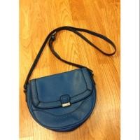 ราคา Mango แท้ crossbody bagสีน้ำเงินขนาด 8.5" ×7.5 สภาพดีสุดๆไม่มีตำหนิเลยจ้า สวยและชิค (1226641588)