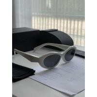ราคา Prada PR26ZS Sunglasses white มือ2 (ติดจอง) (44301283485)