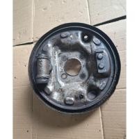 ราคา แผ่นหลัง แผ่นเบรคหลังขวา น็อตยึดดรัม mazda 626 lx glx 1600cc 84-87 (56560963298)