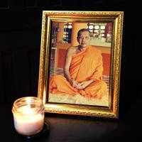 ราคา รูปหลวงพ่อฤาษีลิงดำพร้อมกรอบสีทอง (43754862628)